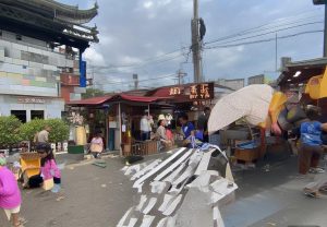 在足球的世界中，许多球员凭借出色的技艺和顽强的意志力书写了自己的传奇篇章。埃尔林·哈兰德正是这样一位年轻的前锋，他在场上的表现令人瞩目，成为了现代足球的新星。本文将从四个方面详细探讨哈兰德如何在足球场上书写属于自己的传奇篇章，包括他的天赋与训练、战术意识与比赛风格、心理素质与抗压能力，以及影响力与未来展望。通过这些方面的分析，我们将深入理解这位年轻球员是如何在激烈竞争中脱颖而出的，并期待他未来在足球史上留下更加辉煌的印记。